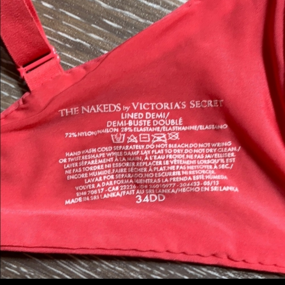 Victoria’s Secret 34DD bra